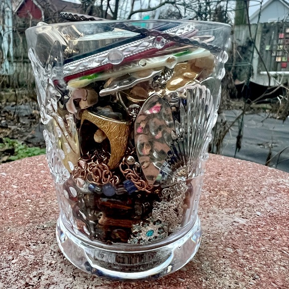 Vintages to Modern Myster Jewelry Jar Lot. Please read the description. - Picture 5 of 7